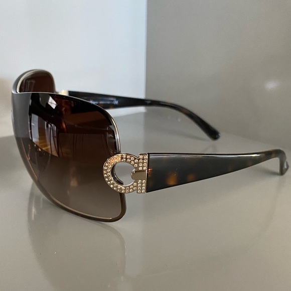 Authentic - Salvatore Ferragamo Sunglasses - Picture 12 of 13